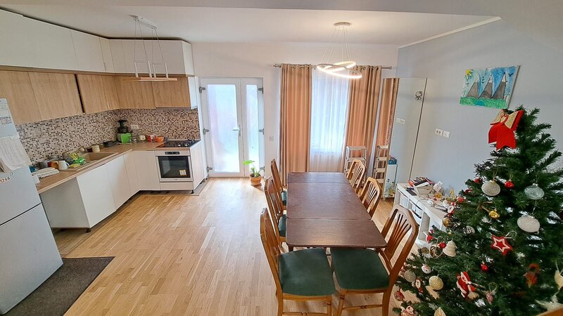 Bragadiru, casa 4 camere cu 4 bai si incalzire in pardoseala.